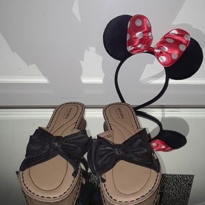 Minnie Mouse Bow Sandals!